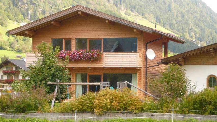 Ferienwohnung für 4 Personen, mit Ausblick und Garten in Neustift im Stubaital - 2