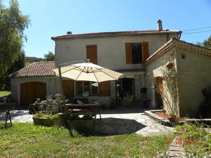 Gîte pour 4 personnes, avec jardin et vue ainsi que piscine et terrasse à La Faurie