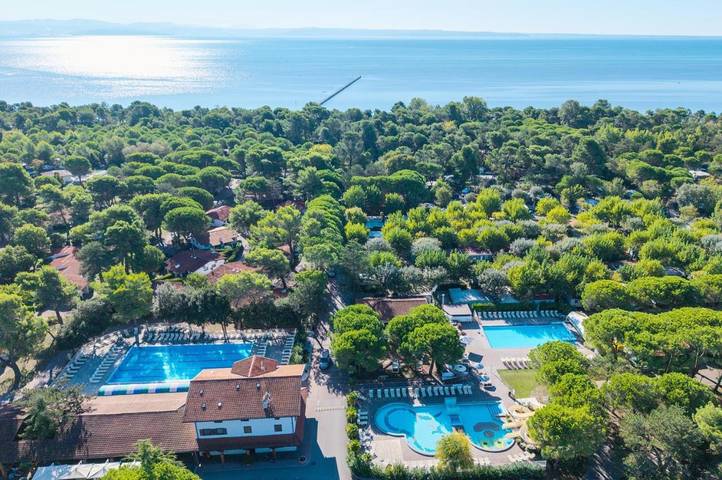 Bungalow für 4 Personen, mit Terrasse und Garten sowie Pool in Grado