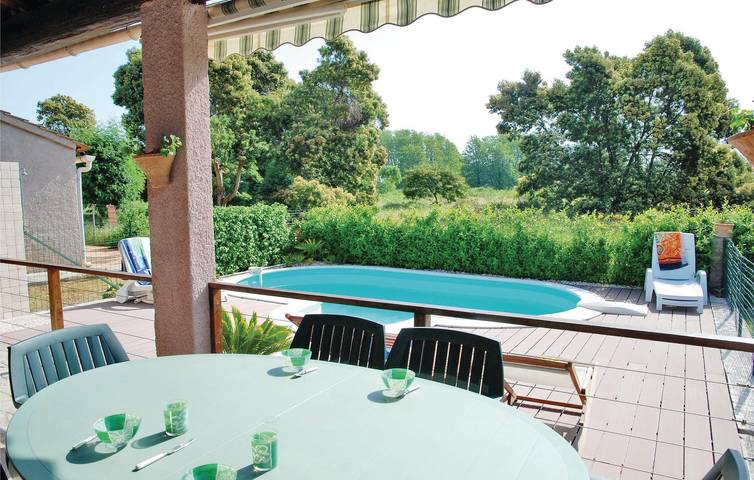 Appartement confortable avec piscine et terrasse, à 500 m de la côte in Venzolasca, Arrondissement de Corte