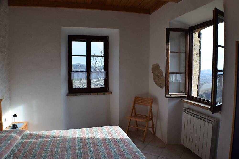Appartement entier, Agriturismo Vecchia Quercia - Appartement \"Bellisio\" jusqu'à 5 personnes in Pergola, Valle del Metauro