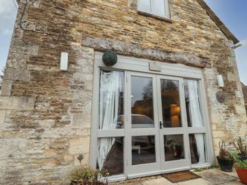 Cottage for 16 People in The Cotswolds, South West England, Photo 1