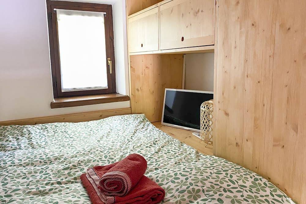 Ganze Wohnung, Cosy flat for nature lovers in the rustic mountain village of Livo on Lake Como in Livo, Comer See
