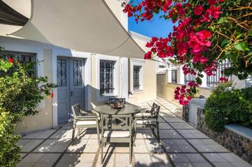 Gîte pour 4 personnes, avec terrasse et jacuzzi dans Firostefani