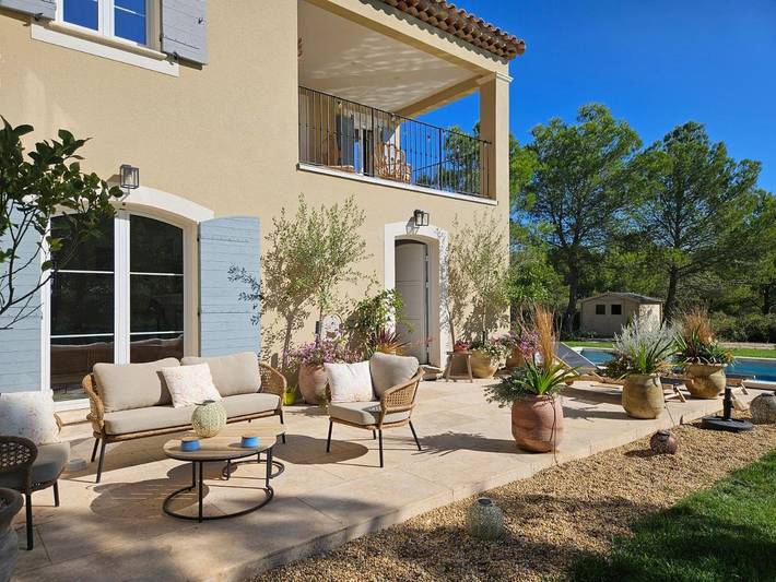 Chambre d’hôte pour 2 personnes, avec vue et jardin ainsi que piscine et terrasse à Lambesc - 2