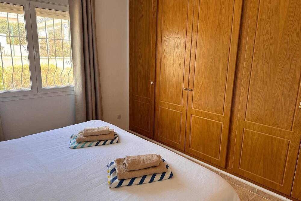 Stylish villa for 6 with private pool in quiet Busot. in Busot, Costa Blanca