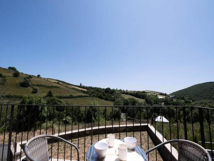Gîte pour 4 personnes, avec piscine dans L'Aubrac