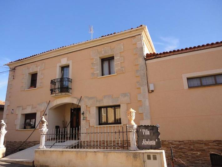 Casa rural para 17 personas, con Balcón y Terraza además de Jardín y Vistas en La Horra