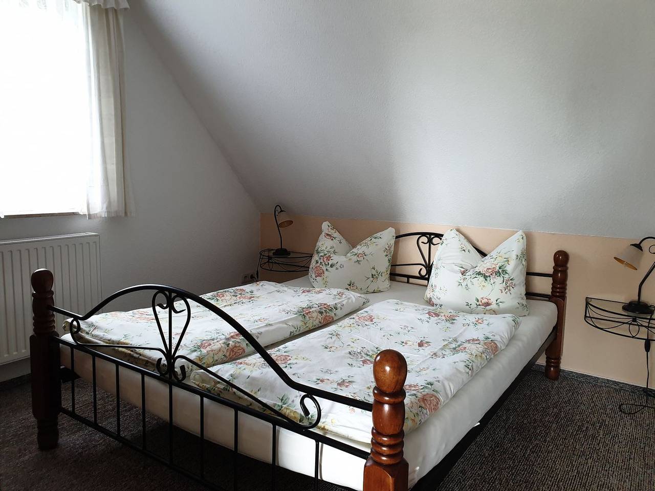 Ganze Wohnung, Kleine gemütliche Ferienwohnung mit gepflegtem grünen Grundstück - Buhne Ii (Og) in Wieck am Darß, Fischland - Darß - Zingst