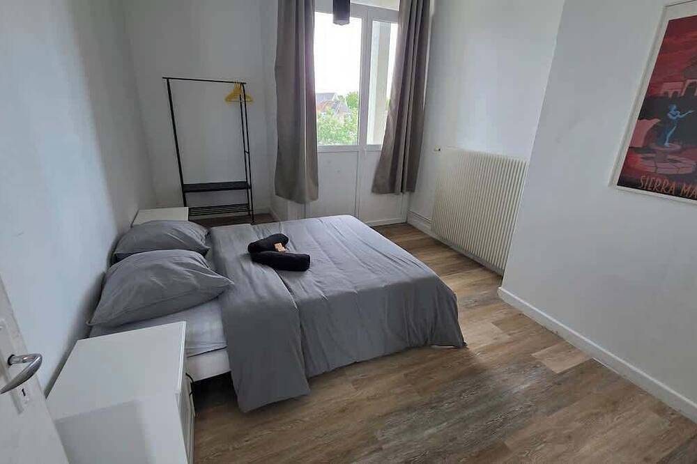 Entire apartment, Cosy place d'Armes au 3eme etage in Douai, Department Nord