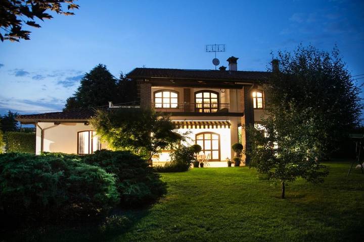 Chambre d’hôte pour 2 personnes, avec Terrasse ainsi que Jardin et Vue à Peveragno