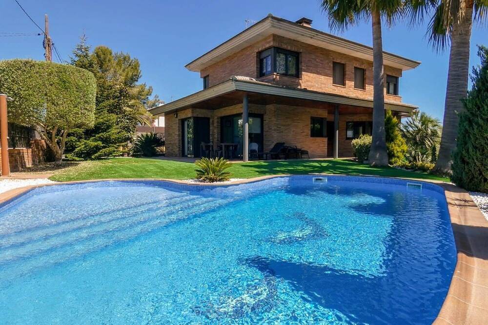 Washingtonia Villa near Sitges in Canyelles (Barcelona), Garraf
