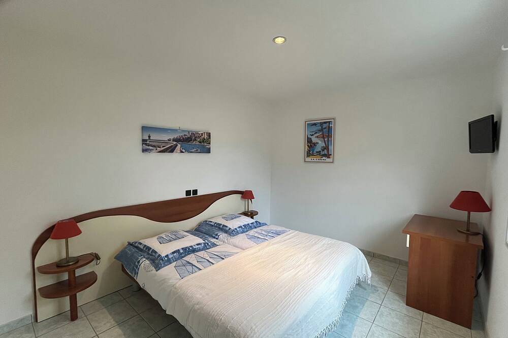 Villas Maristella, spacious and comfortable Oriente 2 steps from the beach! in Aregno, Calvi und Umgebung