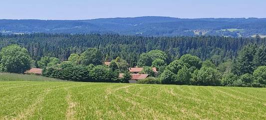 Gîte pour 6 personnes, avec terrasse, animaux acceptés à La Chapelle-Geneste