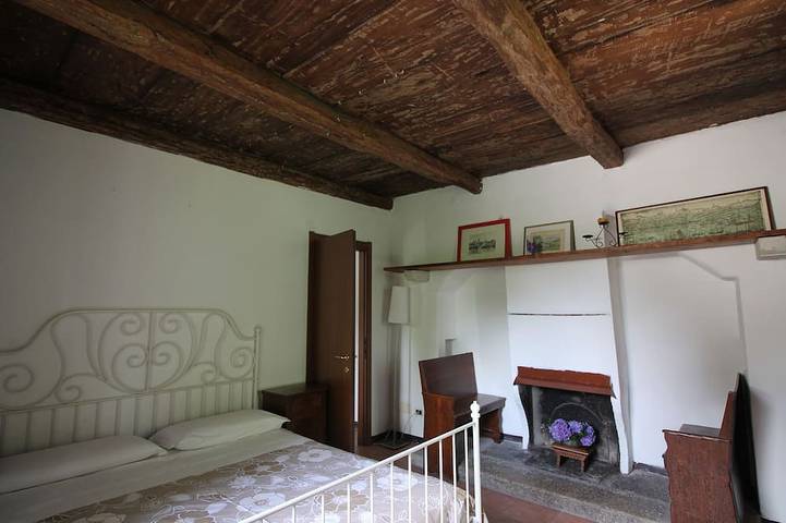 Entire apartment, Casa Frey apt. 2 at Lake Orta with garden and swimming pool in Vacciago, Comune di Ameno