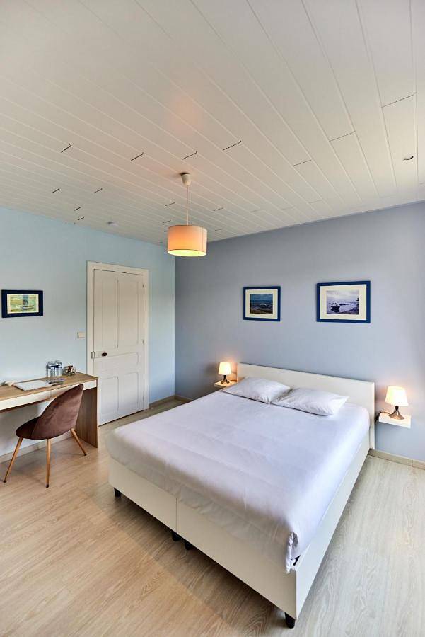 Double Room with Private Bathroom in Saint-Barthélemy (France), Région de Pontivy