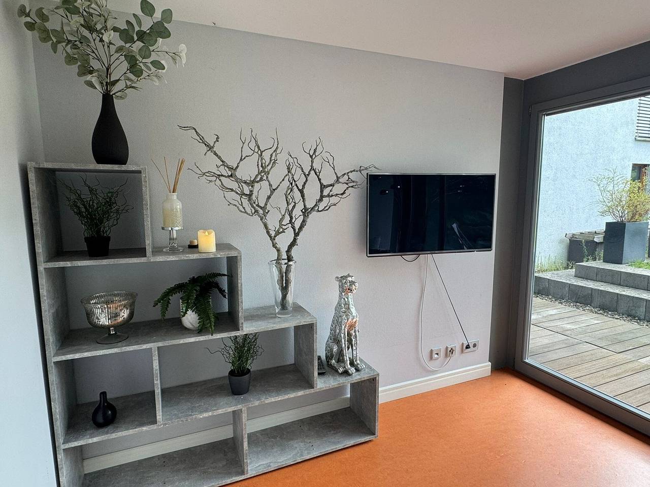 Apartamento entero, Apartamento 'Ruhe Und Living' con terraza privada, jardín y wifi in Friedrichshafen, Region Bodensee-Oberschwaben