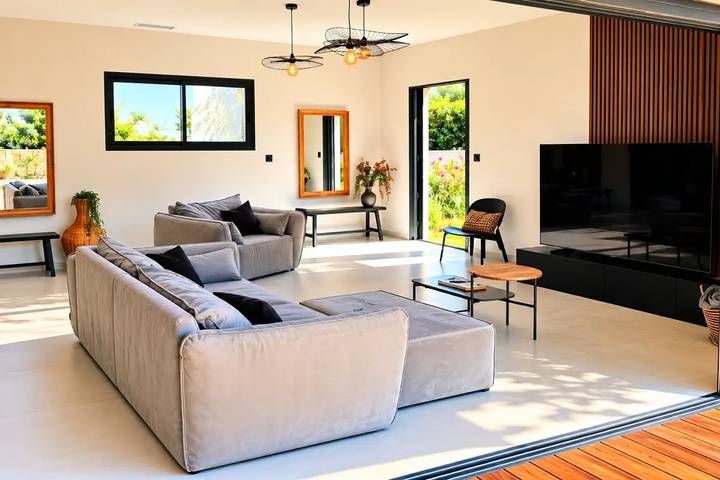 Location de vacances pour 10 personnes, avec jardin et piscine dans Sainte-Lucie de Porto-Vecchio - 2