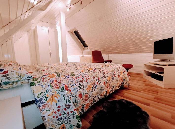 Ferienwohnung für 2 Personen, mit Balkon und Ausblick sowie Seeblick im Odenwald