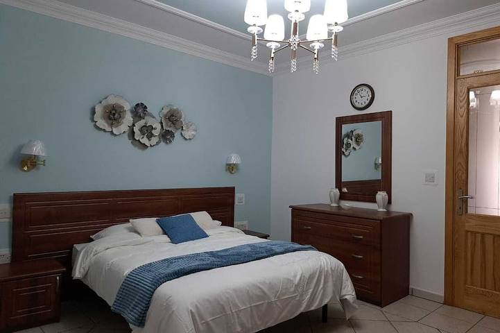 Ganze Wohnung, Seafront Apartment in St Paul's Bay in St. Paul's Bay, Insel Malta