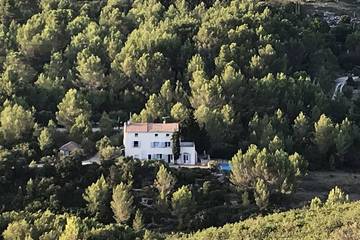 Location de vacances pour 10 personnes, avec jardin à Aramon