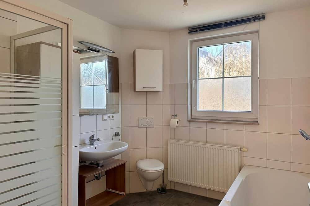Ganze Wohnung, Attraktive Monteur- und Firmenunterkünfte in zentraler Lage – 12, Oberkochen in Oberkochen, Albsteig Etappe 5