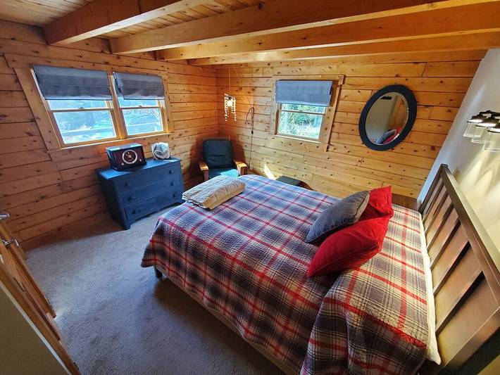 Log cabin for 12 people, with yard and terrace in Maine