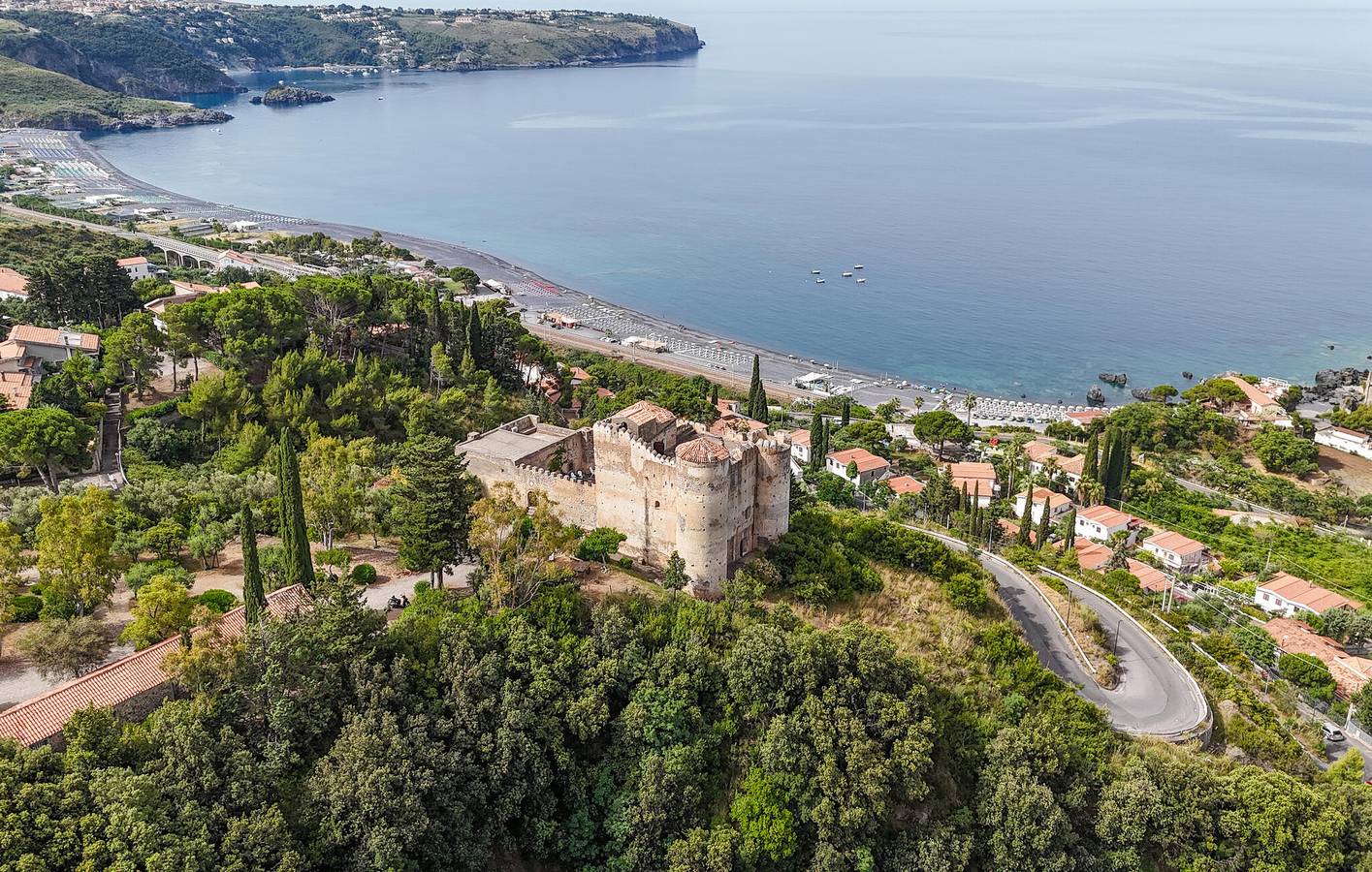 Appartamento vista mare con parcheggio e WiFi, a 2 km dalla spiaggia in Praia a Mare, Costa Tirrenica Calabria