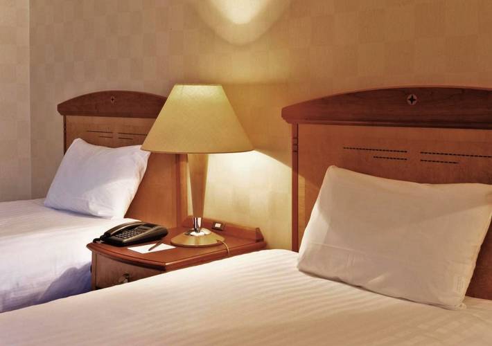 Hôtel pour 3 personnes, avec piscine ainsi que vue et jardin à Roissy-en-France - 3