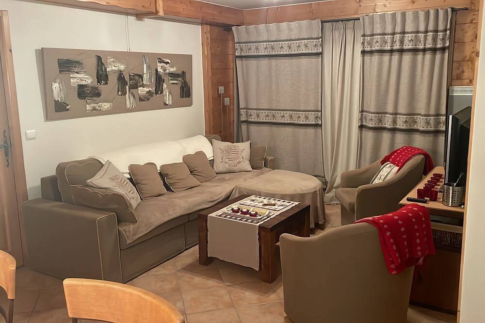 Ganze Wohnung, Superb, cozy mountain apartment with shared pool. in Villard-sur-Doron, Albertville und Umgebung