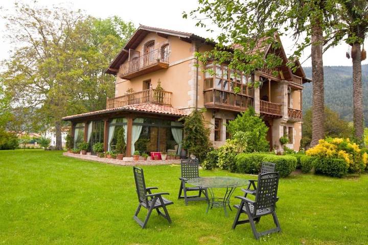 Apartamento para 2 personas, con Terraza además de Jardín y Vistas en Puente Viesgo