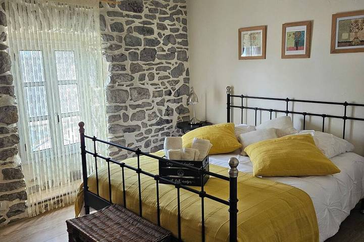 Characterful, comfortable gîte for 8 people in Labeaume. in Labeaume, Ardèche