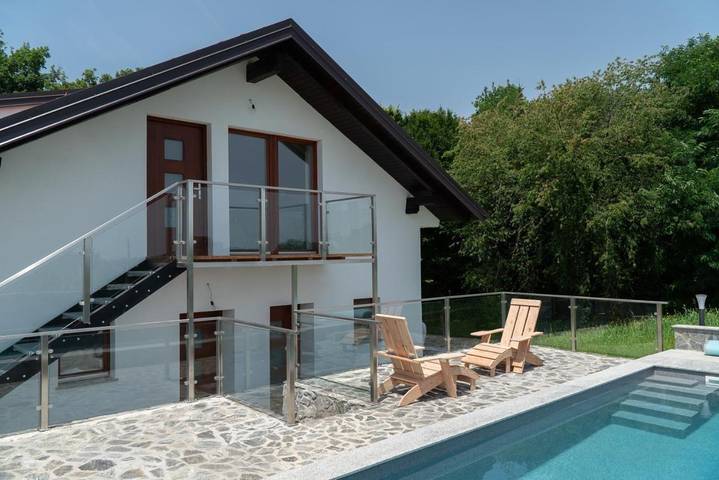 Gîte pour 2 personnes, avec jardin ainsi que piscine et terrasse dans Brežice