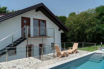 Cottage pour 2 personnes, avec piscine ainsi que terrasse et jardin dans Brežice