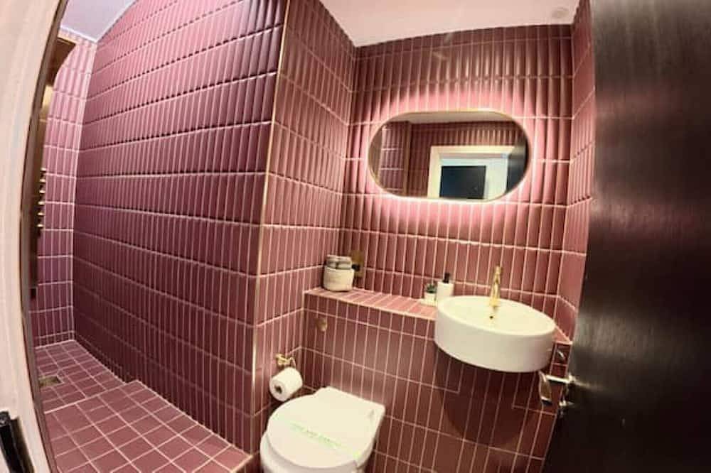 Entire apartment, Modern Soho Penthouse with Terrace & Views | 3 Beds, Sleeps 6 in Covent Garden, London