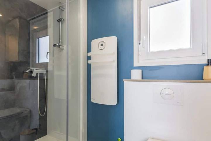 Apartamento entero, Casa móvil cómoda con terraza y se admiten mascotas en Saint-Lô in Saint-Lô, Región de Saint-Lô