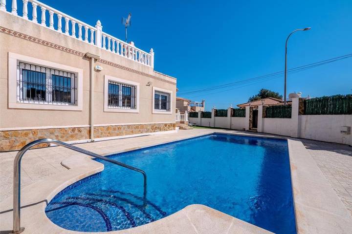 Casa de vacaciones para 6 personas, con jardín y piscina en San Miguel de Salinas