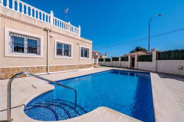 Casa rural para 6 personas, con jardín y piscina en San Miguel de Salinas