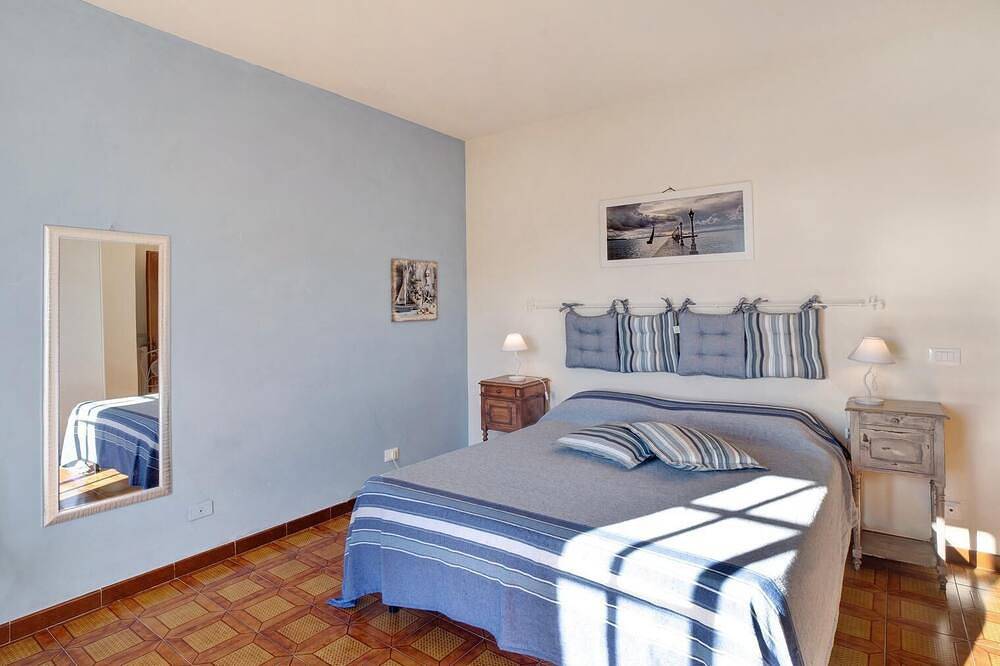 Country house with sea view in secular olive grove in Montegrazie, Imperia