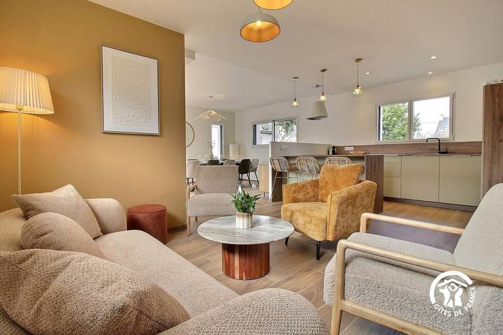 Gîte pour 8 personnes, avec terrasse ainsi que jardin et piscine à Damgan - 4