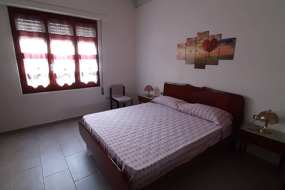 Casa Vacanze \"Ponente\" - Centrale -  a 2 passi dal mare e dal centro storico. in Portoscuso, Provincia di Carbonia-Iglesias