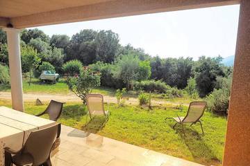 Gîte pour 4 personnes à Sainte-Lucie-de-Tallano