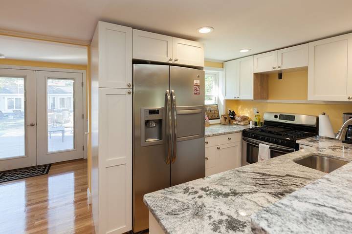 Vacation rental for 16 people, with yard and hot tub, with pets in Yarmouth (MA)