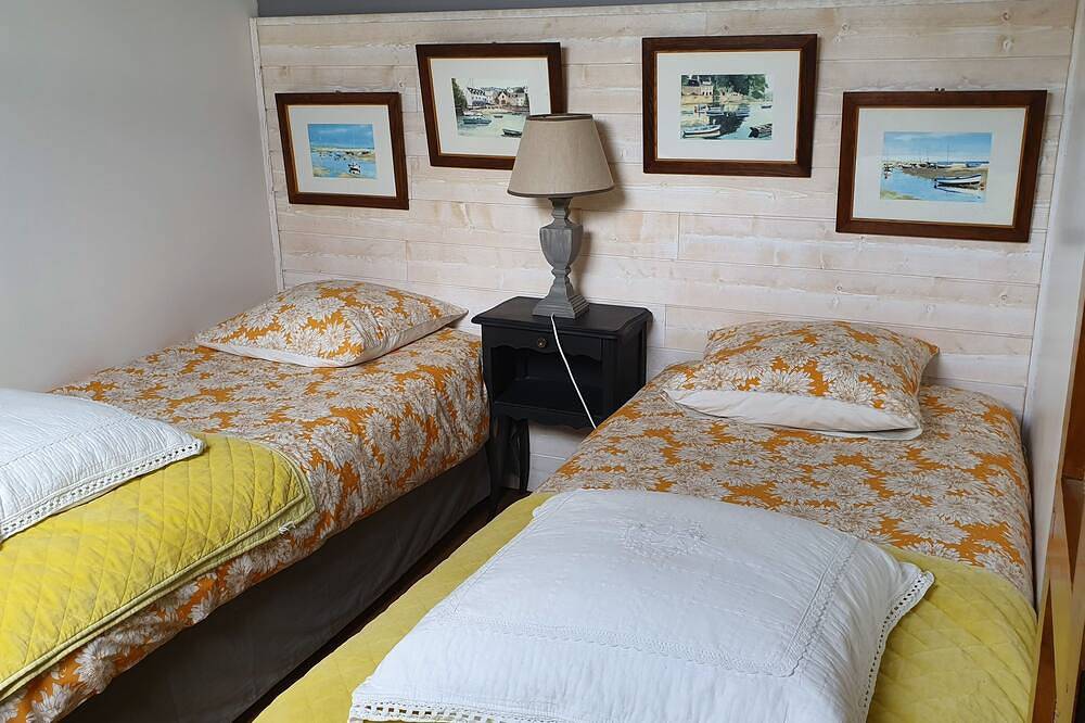 Large Chambre D'Hotes Family Suite For One To Four People With Swimming Pool in Ury, Parc naturel régional du Gâtinais français
