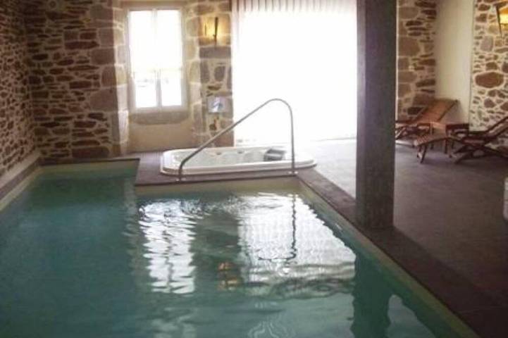 Location de vacances pour 5 personnes, avec Jacuzzi ainsi que Terrasse et Sauna à Vitrac (Cantal)