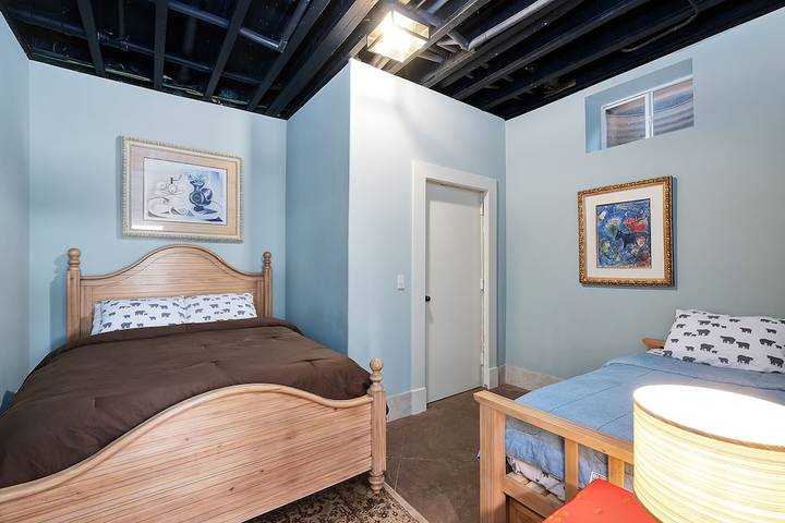 Vacation rental for 12 people, with yard in Lewis Smith Lake