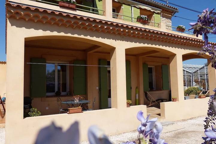 Gîte pour 2 personnes, avec jardin et terrasse à Hyeres