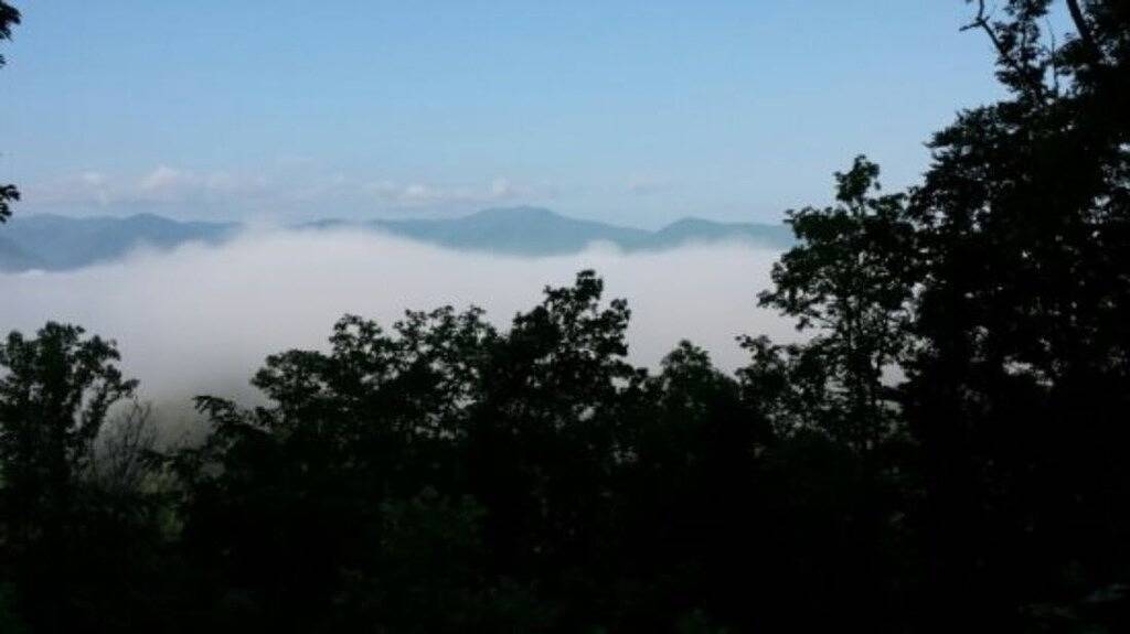 Shooting Star Ridge: A cozy 2-bedroom cabin in Whittier, Nc in Qualla, Jackson County