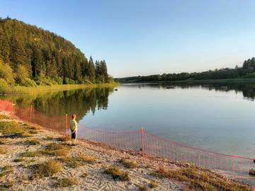Gîte pour 4 personnes, avec terrasse à Monnet-la-Ville