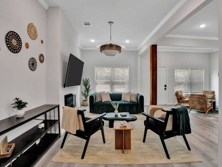 Vacation house for 14 people, with yard, with pets in Dallas